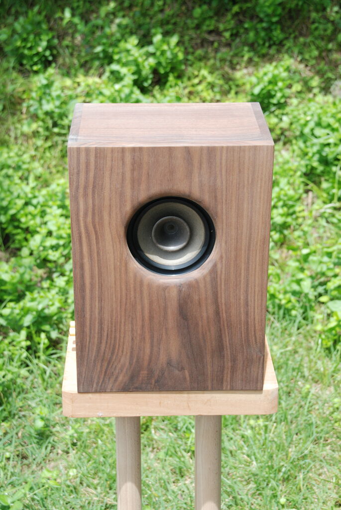 旧東ドイツの銘スピーカー、L2301のエンクロージャーをお作りしました