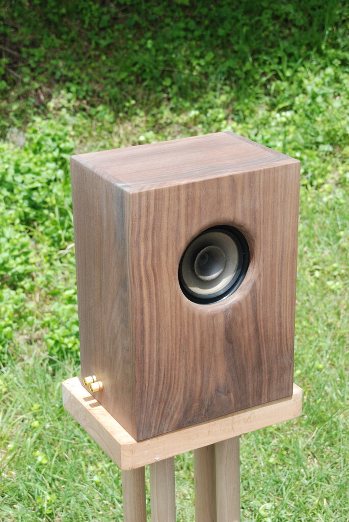 旧東ドイツの銘スピーカー、L2301のエンクロージャーをお作りしました