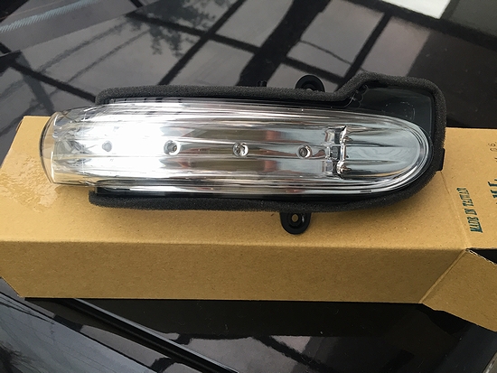 送料無料】BENZ W203 Cクラス ドアミラーウインカー LED 流れる 送料無料】BENZ W203 Cクラス ドアミラーウインカー LED 流れる