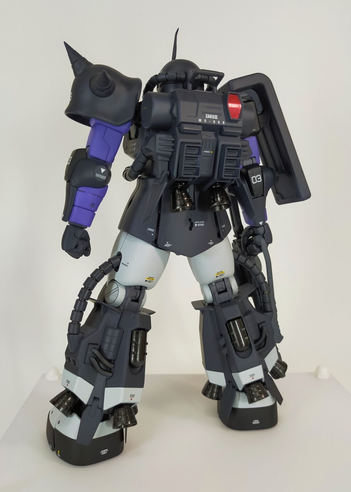RG黒い三連星ザク 塗装済完成品 トリプルアクションベース付き】RG 1/144 黒い三連星専用ザク
