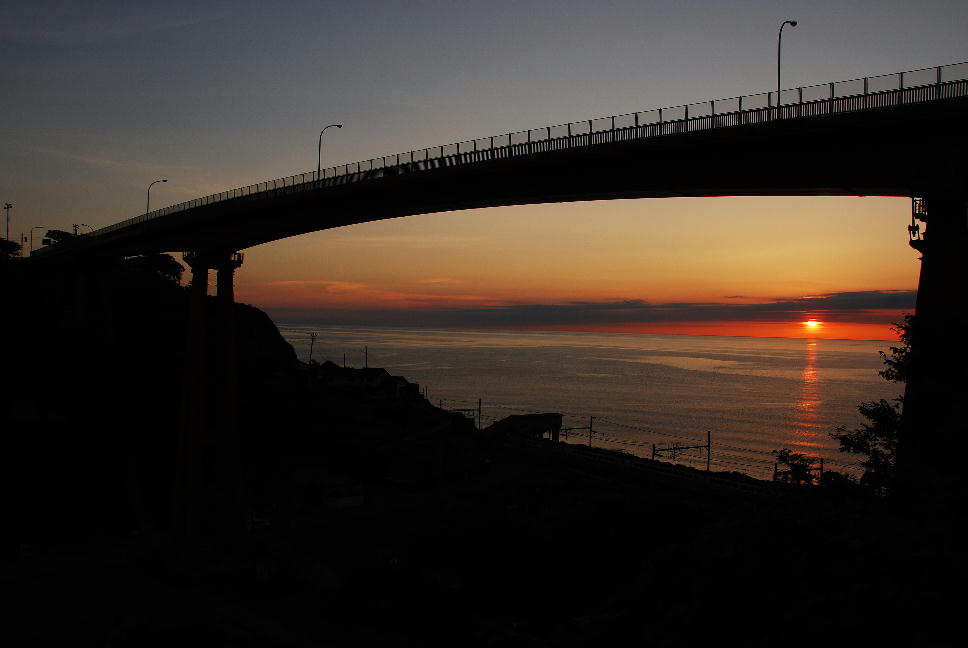 米山大橋と夕日 新潟の四季と自然 米山大橋と夕日 新潟の四季と自然