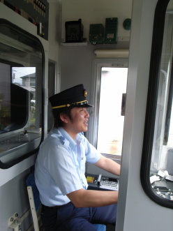 運転士の斉藤さん 1 森の新聞 運転士の斉藤さん 1 森の新聞