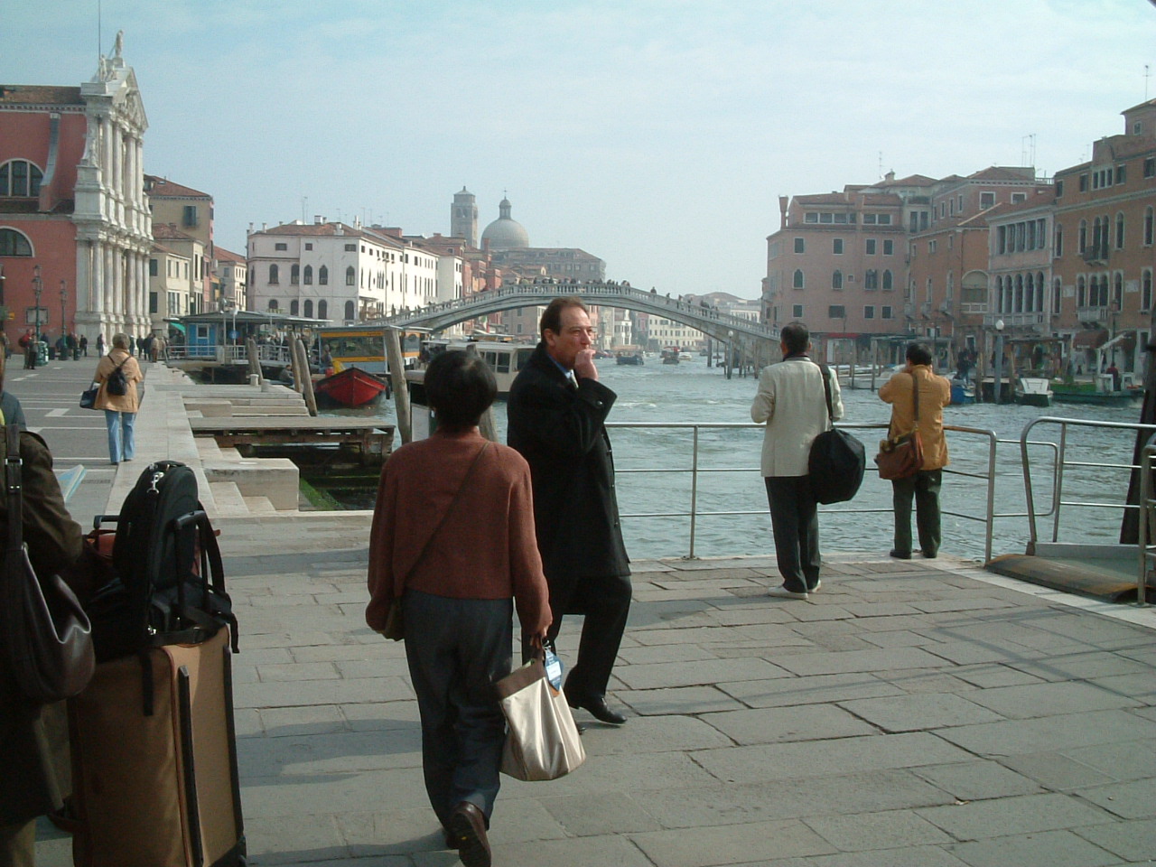 ベネチア サンタ ルチア駅 水上タクシーの乗降 埠頭 高齢者と行くイタリア