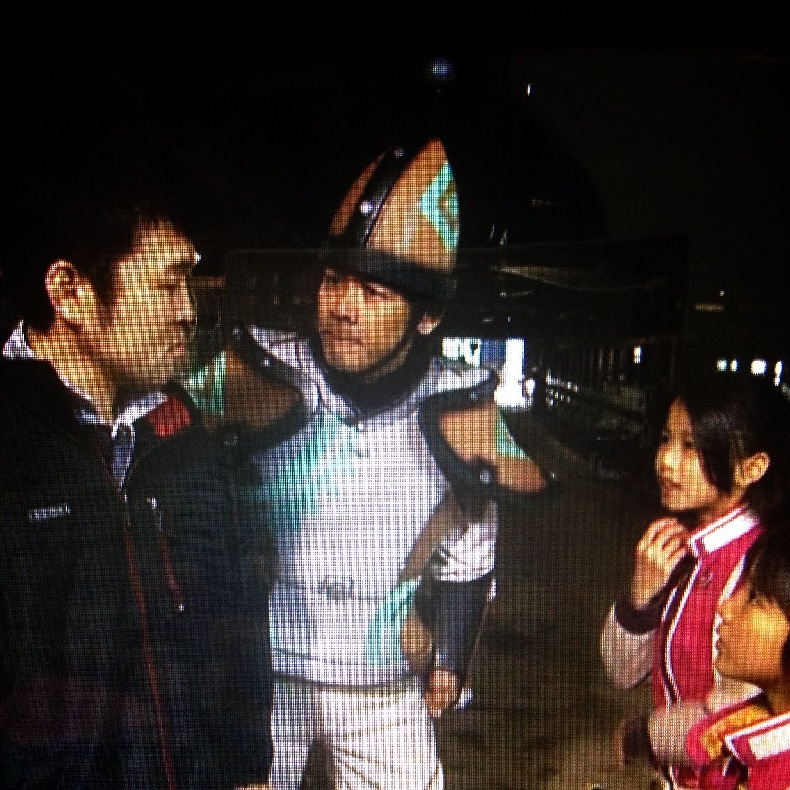 森崎博之 ミルクを飲んだ猫とおしゃれな魚の流星に向かってジャンプ