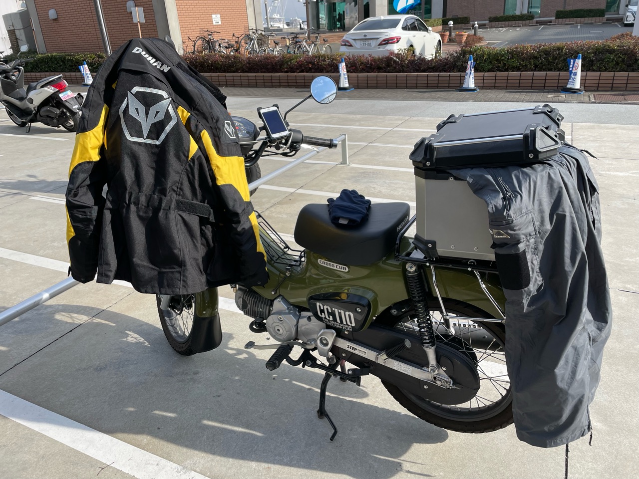 ライダー必見 防寒着 俺の服は寒くないぞ クロスカブで日本一周 外国人 ライダー必見 防寒着 俺の服は寒くないぞ クロスカブで日本一周 外国人