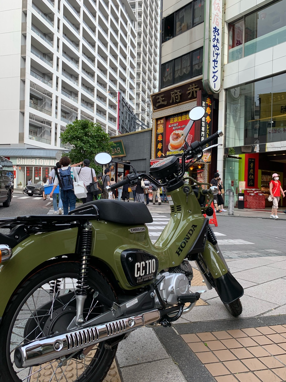 動画 初心者必見 クロスカブ１１０に乗る外人 人生バイク給油 クロスカブで日本一周 外国人