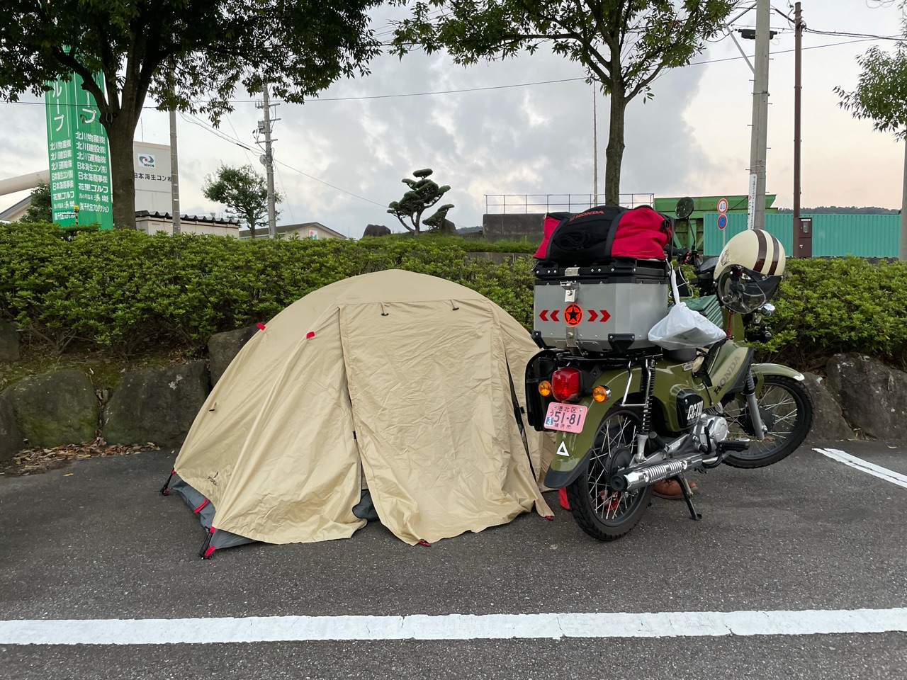 キャンプ場閉鎖 野宿で日本一周 クロスカブで日本一周 外国人 キャンプ場閉鎖 野宿で日本一周 クロスカブで日本一周 外国人
