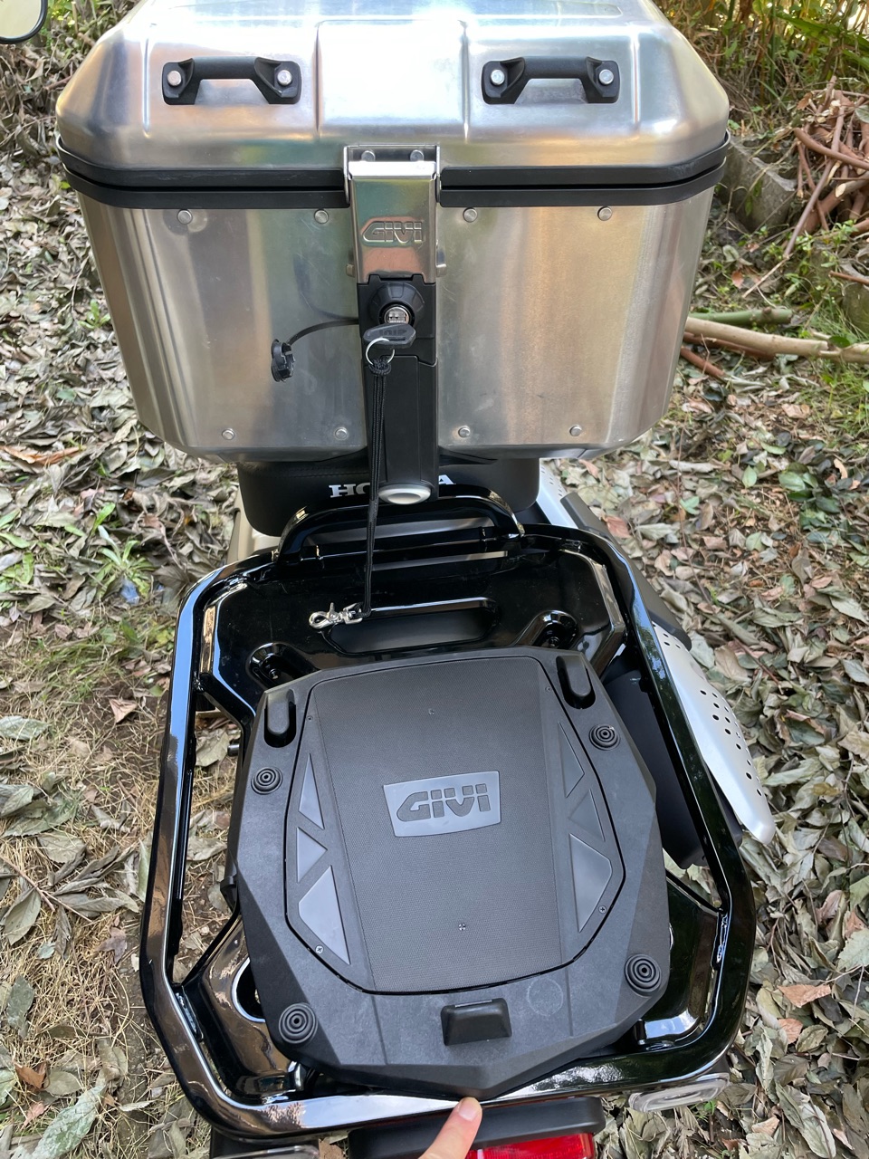 CT125 ハンターカブにGIVIのアルミトップケースを取り付けてみた