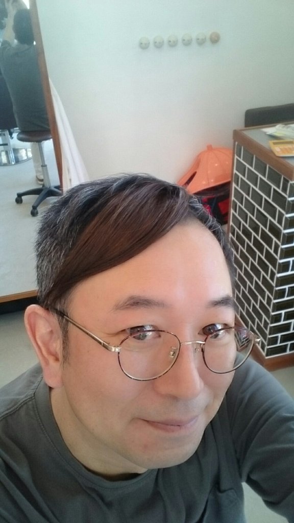 森の中のniya 前髪長くなったな