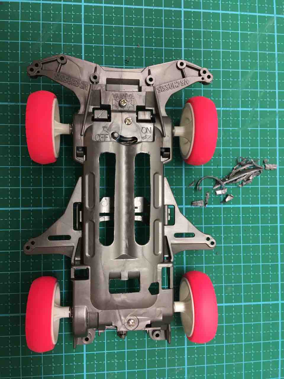 ミニ四駆VSシャーシ改造最速スピードシャーシ軽量化 : 子育て