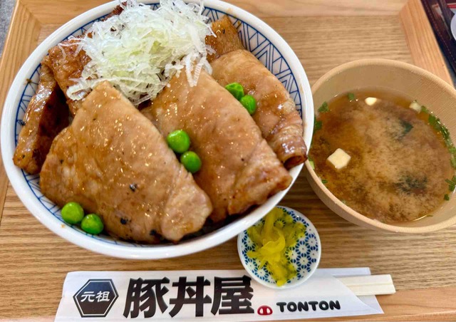 男のパワフルランチ　三河島の柔らか豚丼