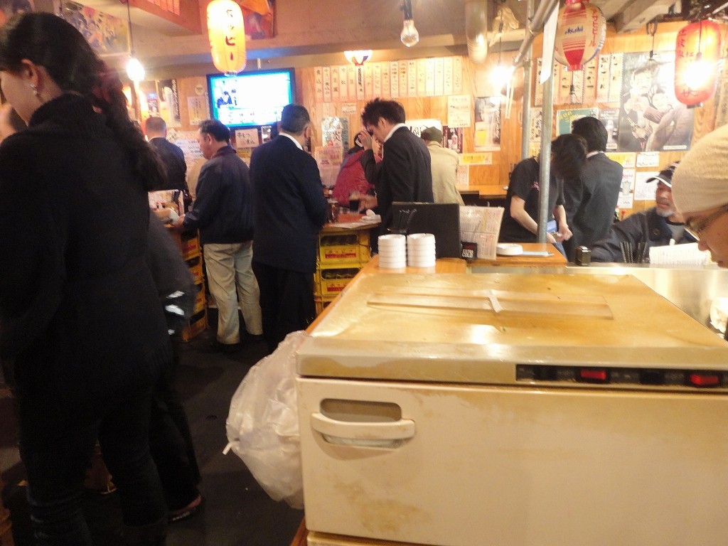 上野の人気立ち飲み カドクラ たぬきパラダイス 上野の人気立ち飲み カドクラ たぬきパラダイス