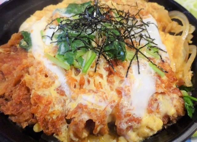 とらやのカツ丼 たぬきパラダイス とらやのカツ丼 たぬきパラダイス