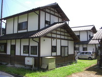828 002