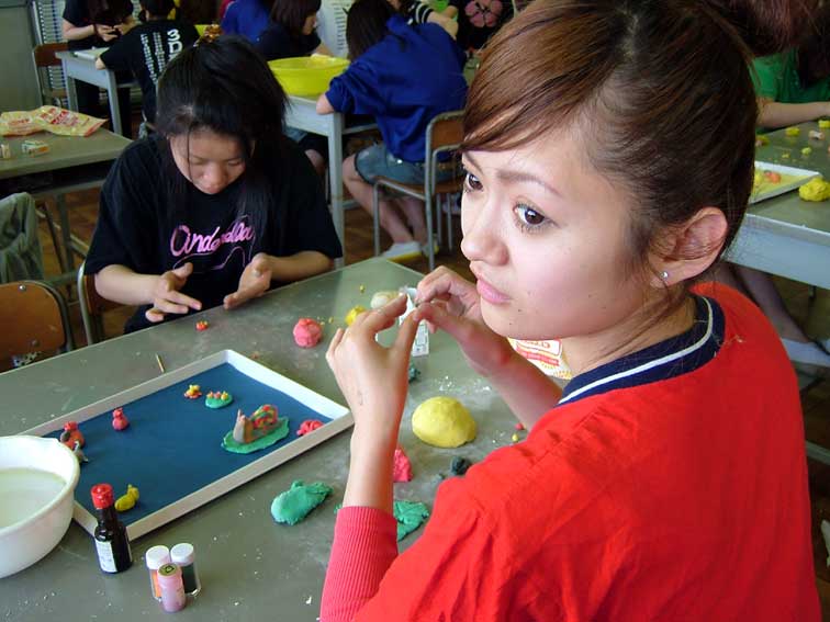 小麦粉粘土であそぼう 感触を楽しむ 森下研究室 あそび基礎演習 小麦粉粘土であそぼう 感触を楽しむ 森下研究室 あそび基礎演習