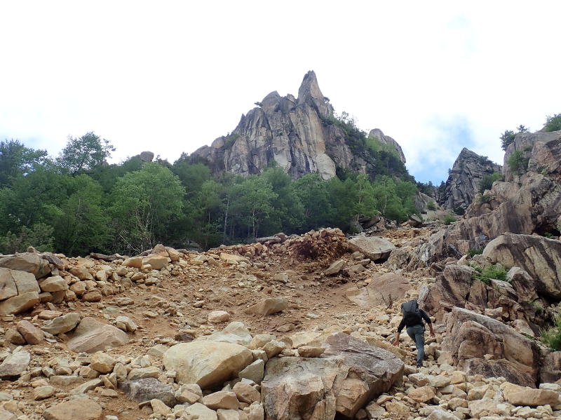 梅雨晴れの小川山 屋根岩 仏壇岩 山のにほひ 磯のかほり 梅雨晴れの小川山 屋根岩 仏壇岩 山のにほひ 磯のかほり