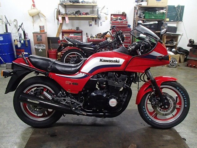 カワサキ空冷最大排気量”のGPZ1100Fをレストアする : モリヤスBUILD