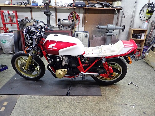 CB750F CB750FBB シート 破れあり タンデムベルト付き すり寄り CB750F CB750FBB シート 破れあり タンデムベルト付き すり寄り