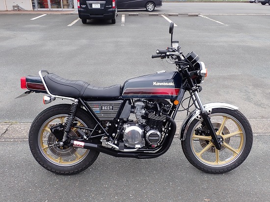 Z400FX レストア：【完】いつかは誰かのもの・・・ : モリヤスBUILD
