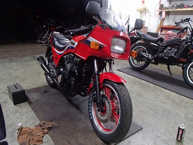 カワサキ空冷最大排気量”のGPZ1100Fをレストアする : モリヤスBUILD