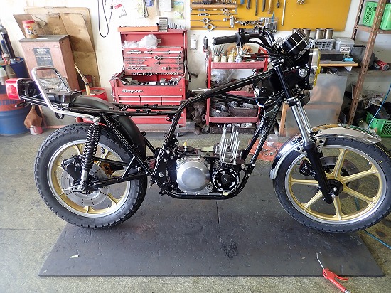 Z400FX レストア：フレーム単体から腰下エンジンを搭載するまで