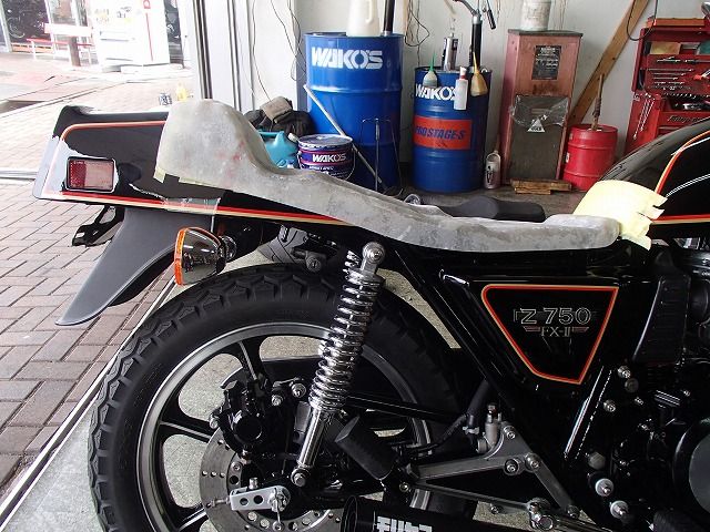 Z750FX-Ⅱシートベース製作 : モリヤスBUILD&ENGINEERING Z750FX-Ⅱシートベース製作 : モリヤスBUILD&ENGINEERING