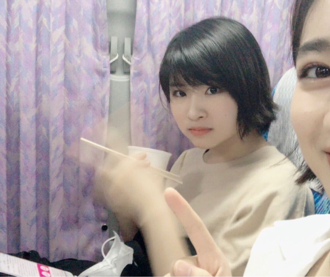 佐々木莉佳子ちゃんの横に座る加賀楓ちゃんがかわいい ハロプロ Life 佐々木莉佳子ちゃんの横に座る加賀楓ちゃんがかわいい ハロプロ Life