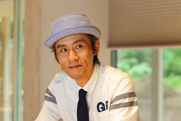 シャ乱Qまことが自ら設計した別荘で音楽を楽しむお洒落で気品溢れる上流階級の人間だとは知らなかった ハロプロ×LIFE