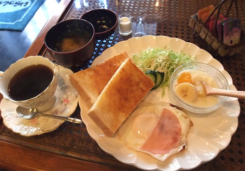 東白島町「Cafe Wink」