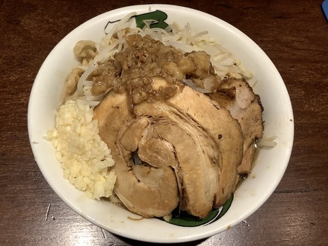 ラーメン 雷 東京本丸店