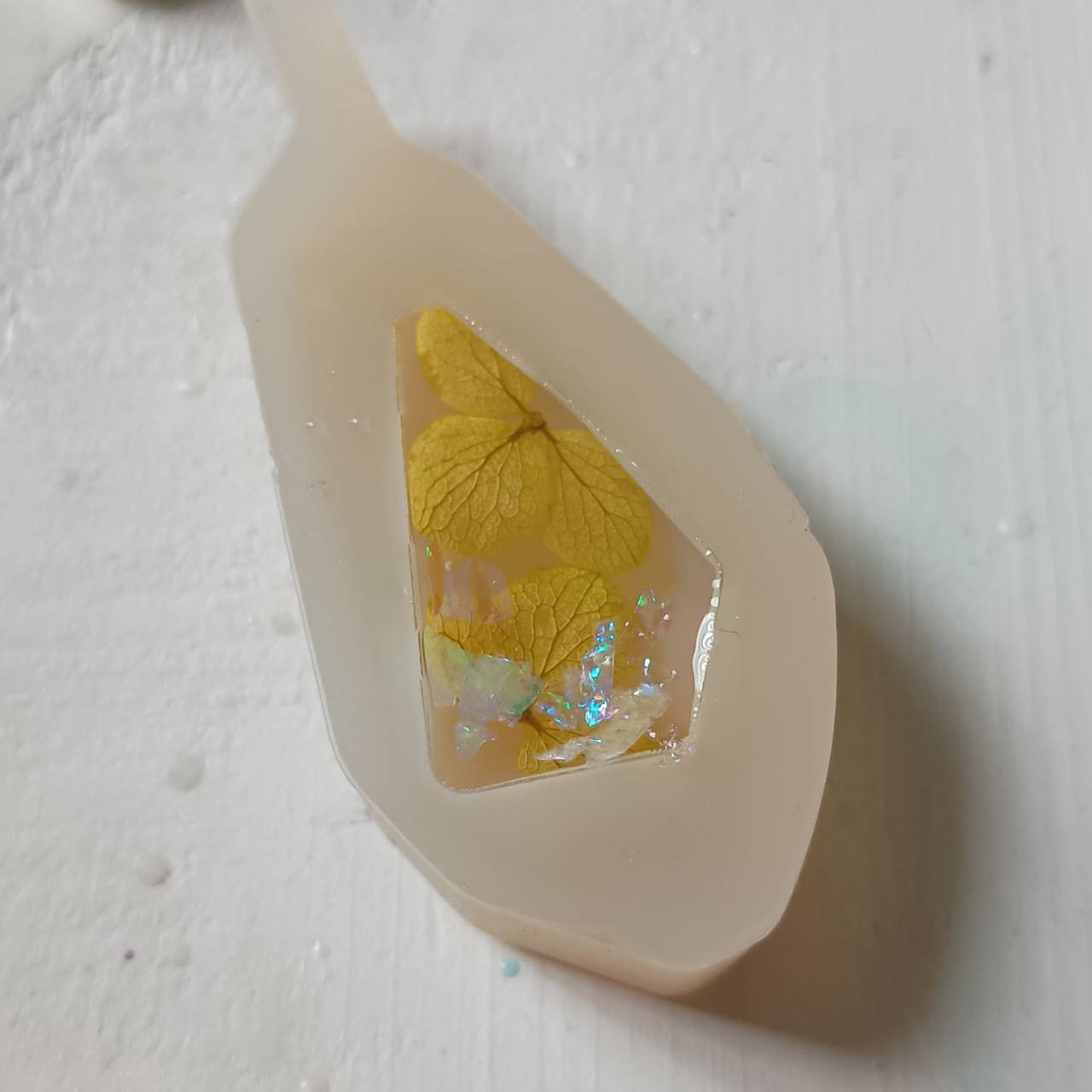 マウスがしんだー。と、紫陽花レジンつくりました。 : moroの