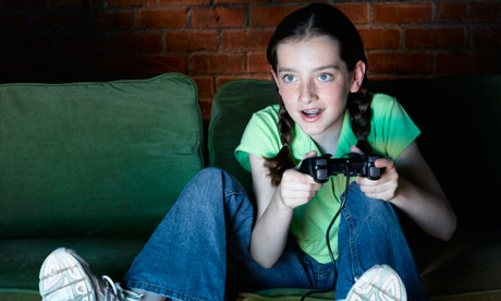 Girl-playing-video-games-008