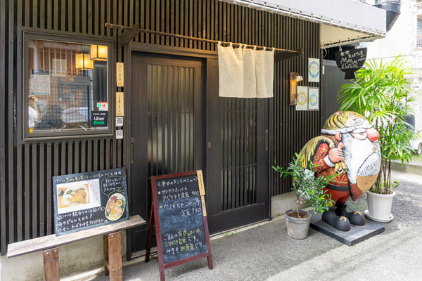 食堂まばたき-2108264