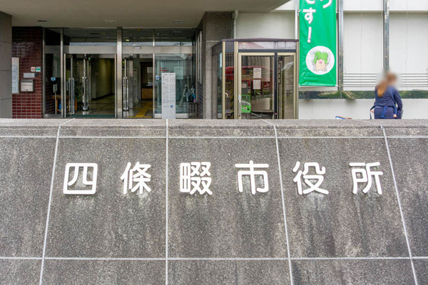 四條畷市役所-2110012