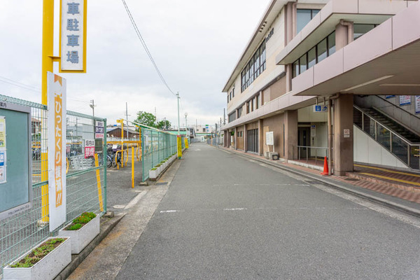 四条畷駅西口-2106062