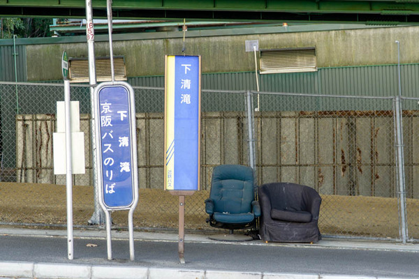 バス停のイス-2112211