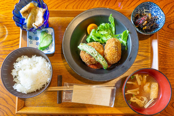 食堂まばたき-21082617