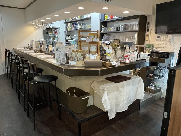 ローカーボキッチン然　店内