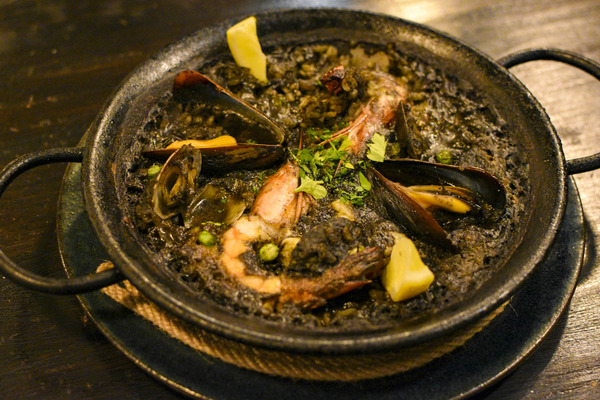 高槻市高槻町 Cafe&Bar FLAUTA イカ墨のパエジャSサイズ