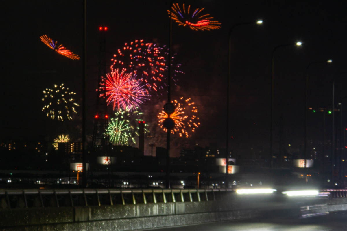 いま高槻から万博であがってるディズニー花火見えてる : 高槻つーしん