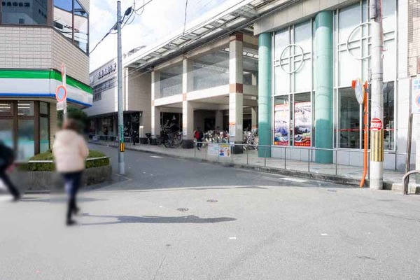 阪急高槻市駅スロープ-202112221