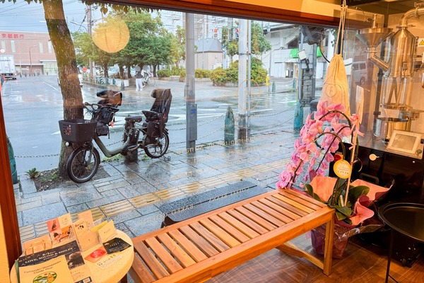 島本町 ROOT3 COFFEE 店内の様子