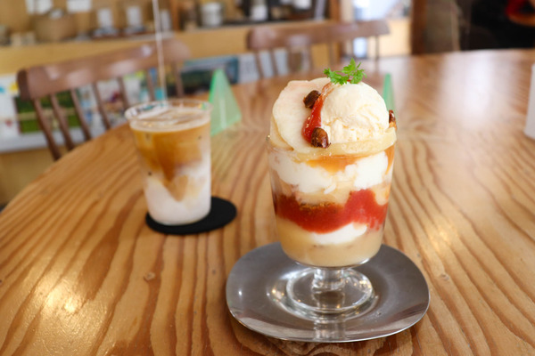 高槻市北園町_eaterySUN_あじわい桃パフェ
