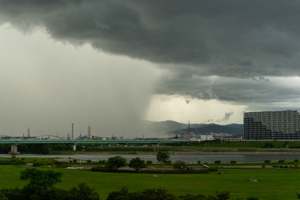 ゲリラ豪雨2-2107183