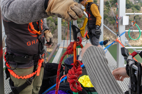 GRAVITATE20250407123044