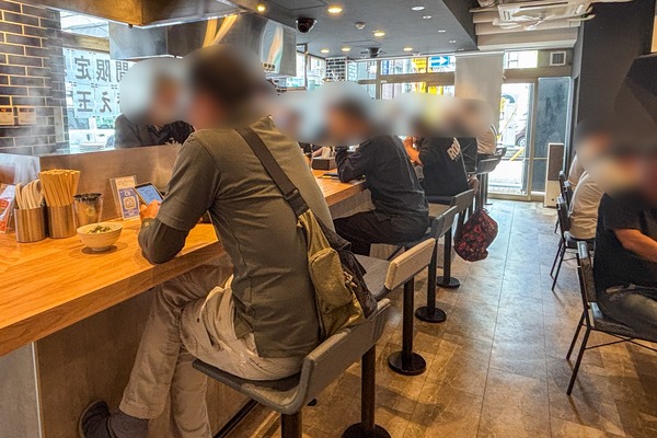 ラーメン店内3