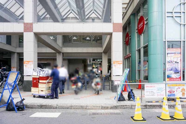 阪急高槻市駅スロープ-202111241