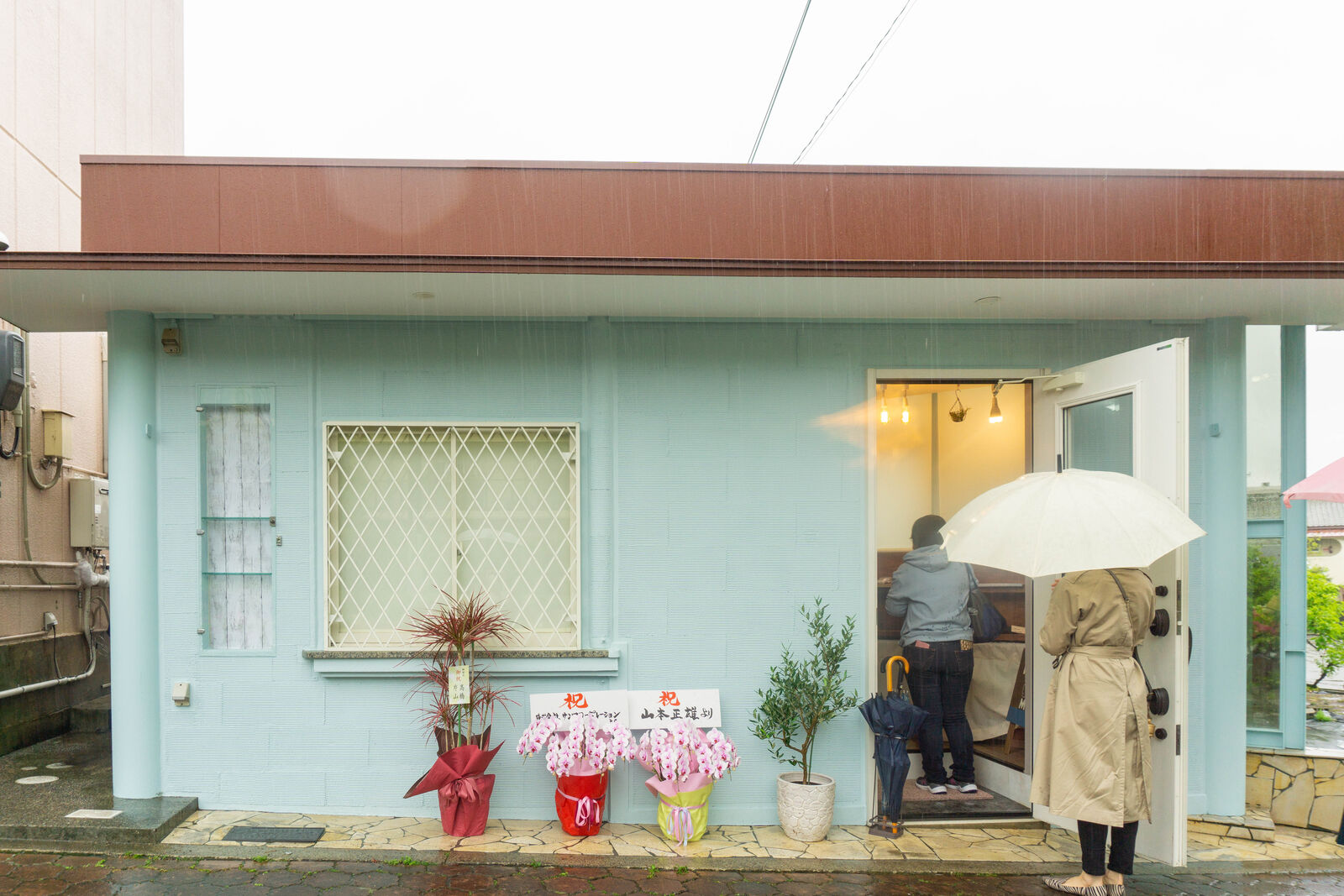 浦堂につくってた洋菓子店 雲の間 Kumo No Ma がオープンしてる 雨なのに行列できてた 高槻つーしん