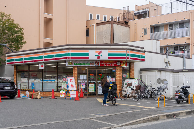 竹の内町のセブンイレブンがリニューアルオープンしてる。レジの支払いがセルフに 高槻つーしん