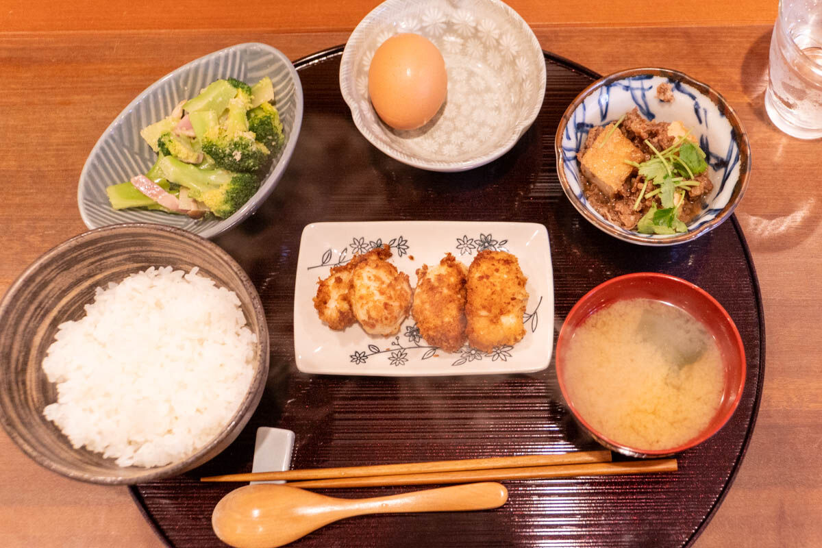 HOME」の『メイン付卵かけご飯ランチ』(芥川商店街)【たかつ HOME」の『メイン付卵かけご飯ランチ』(芥川商店街)【たかつ